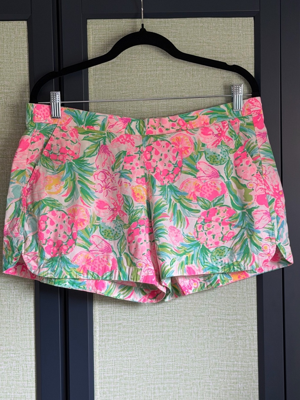 Lilly Pulitzer Ocean View Tropical Pull On Shorts in Pear Necessities, Size M
